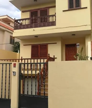 Amplia Casa 5 En Cruz Con Zona Trabajar
